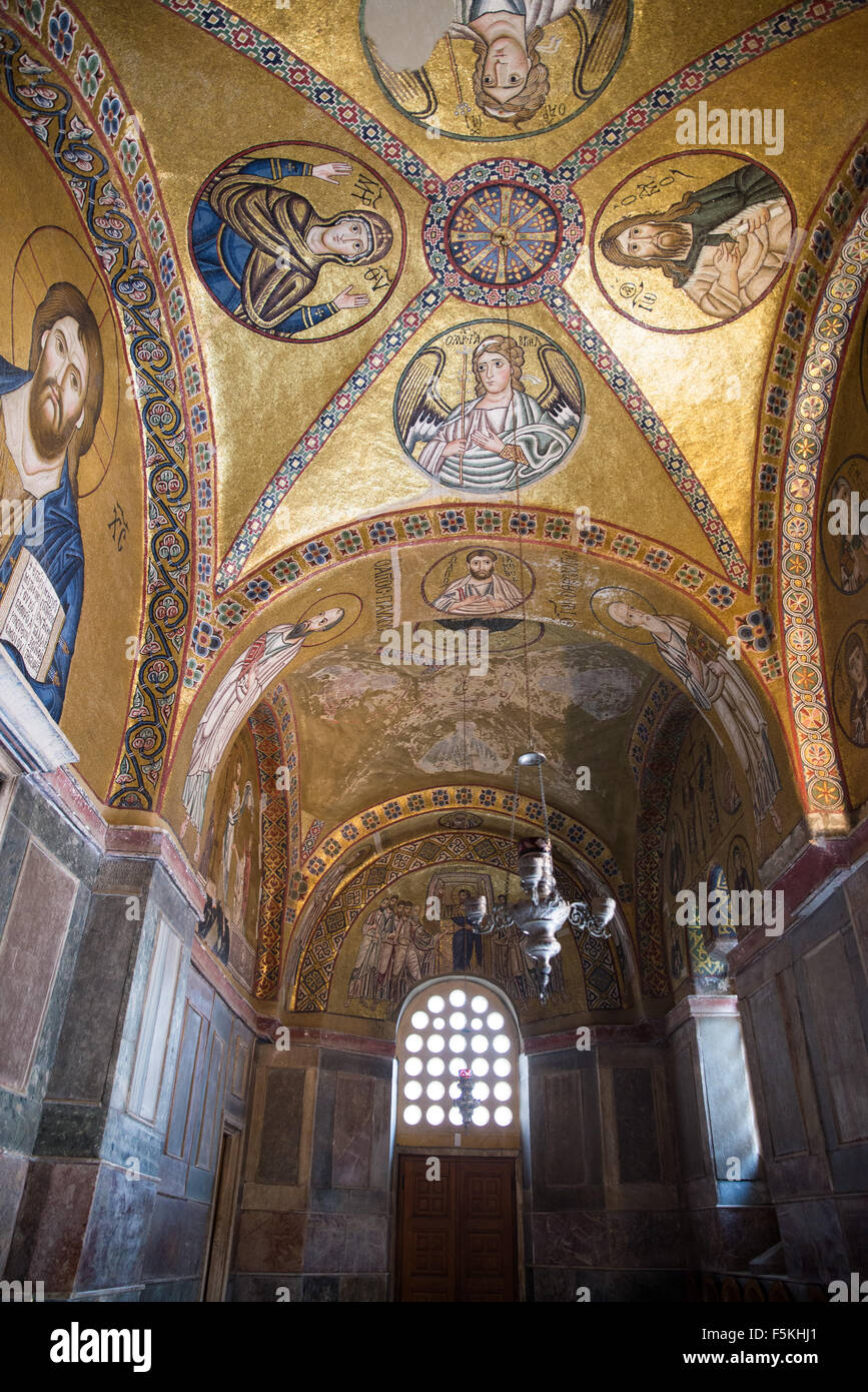DISTOMO, Grecia - 30 ottobre 2015: Hosios Loukas monastero è uno dei più importanti monumenti del centro architetto bizantino Foto Stock
