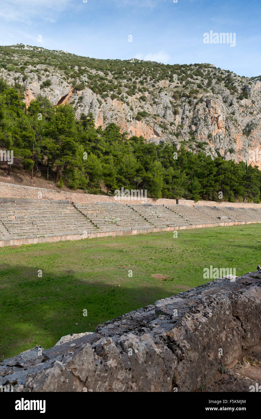 Il sito archeologico di Delfi è stata iscritta sulla lista del Patrimonio Mondiale dell'UNESCO. Cima della montagna stadium Foto Stock