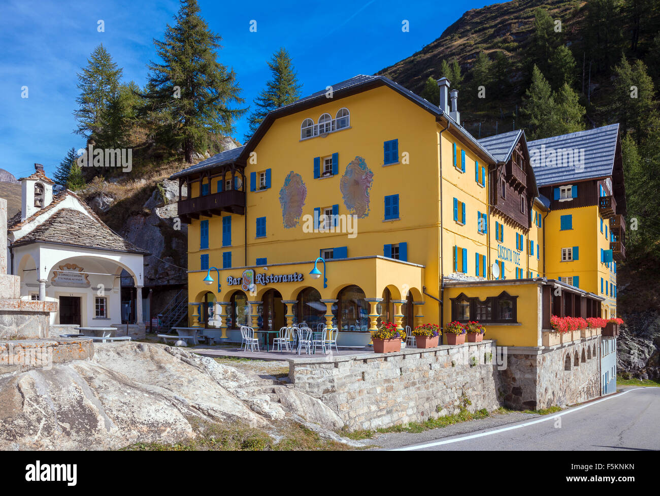 Italia Piemonte Formazza Hotel storico Cascata del Toce Foto stock - Alamy
