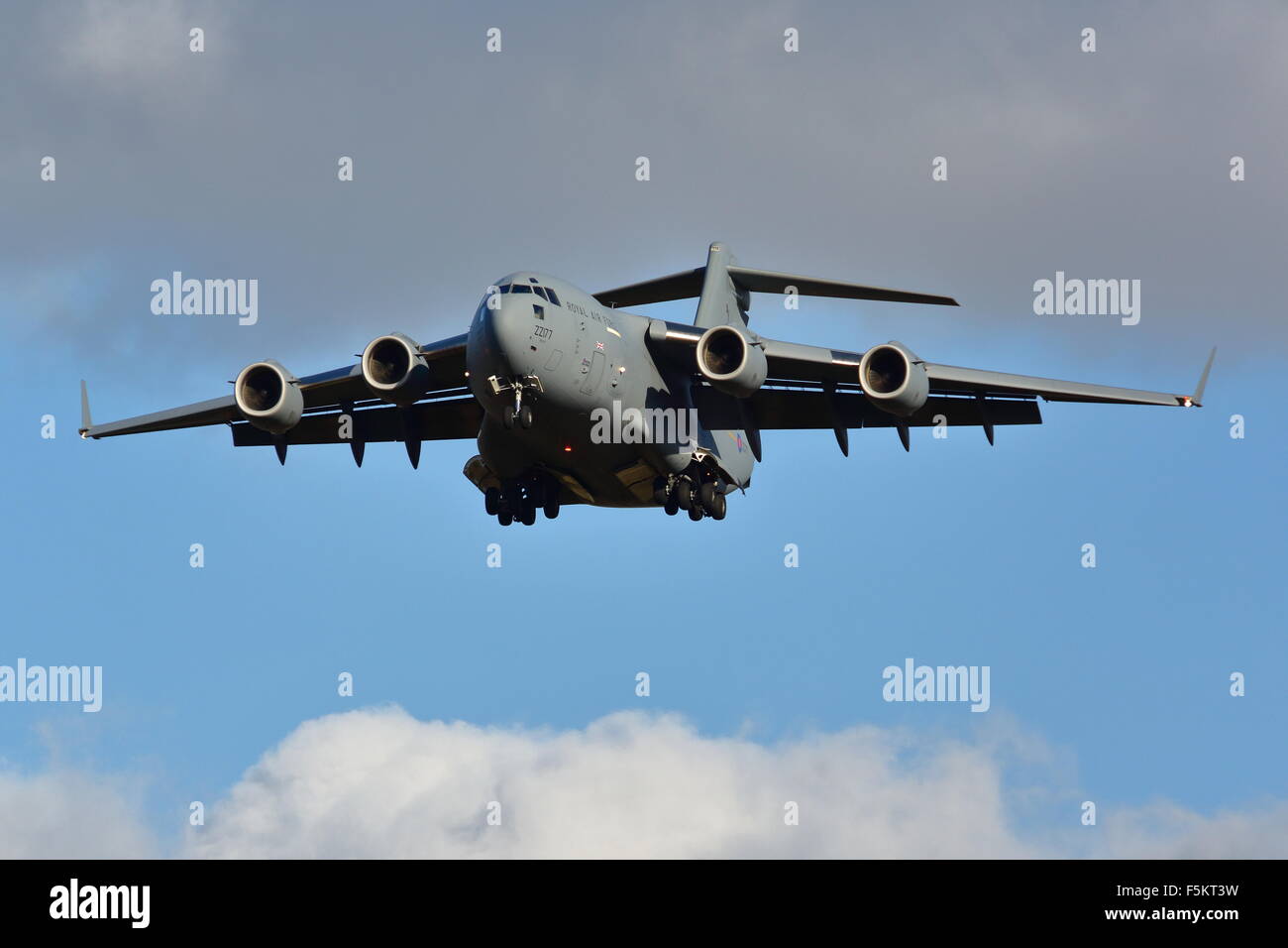 RAF McDonnell Douglas C 17 Globemaster ZZ177 in atterraggio a Brize Norton Foto Stock