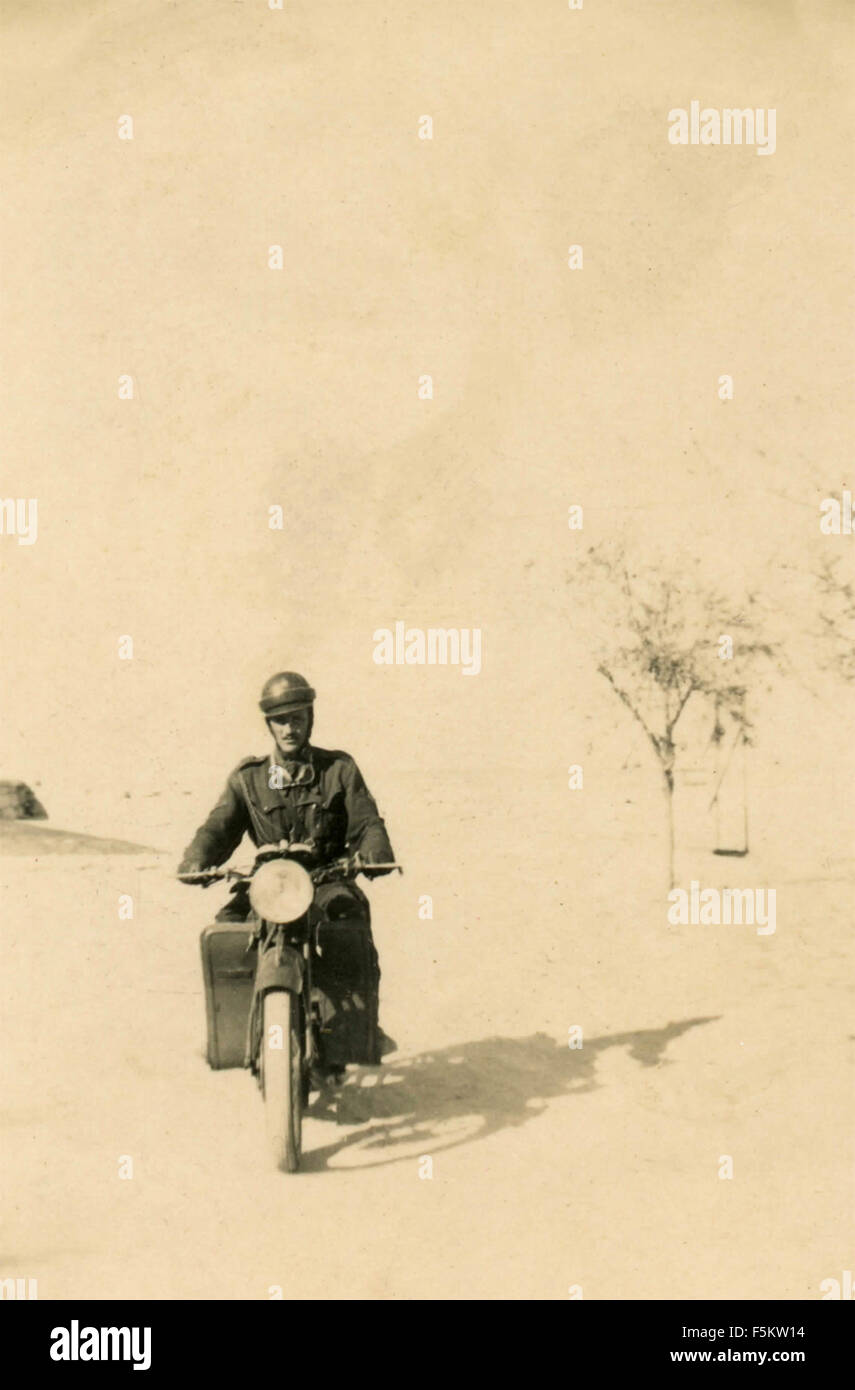 Un pilota dell'Esercito Italiano, Libia Foto Stock