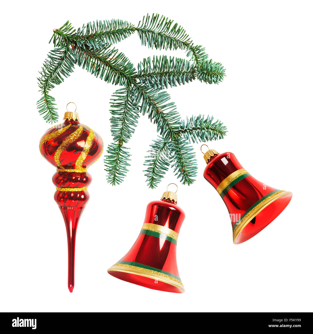 Decorazione di natale. Abete del ramo, rosso baubles e campane raccolta su sfondo bianco Foto Stock