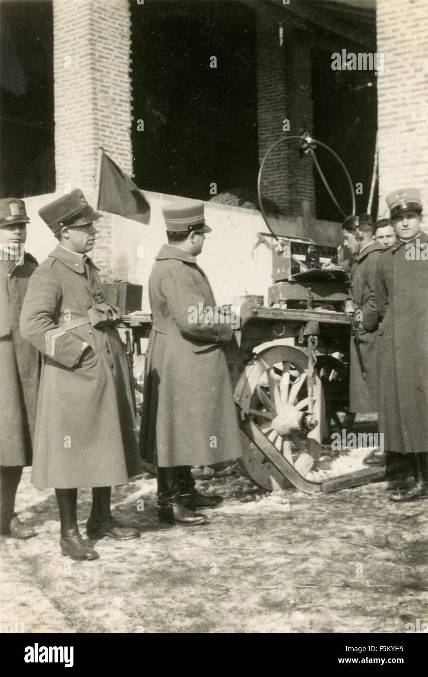 Un gruppo di militari italiani communications Foto Stock
