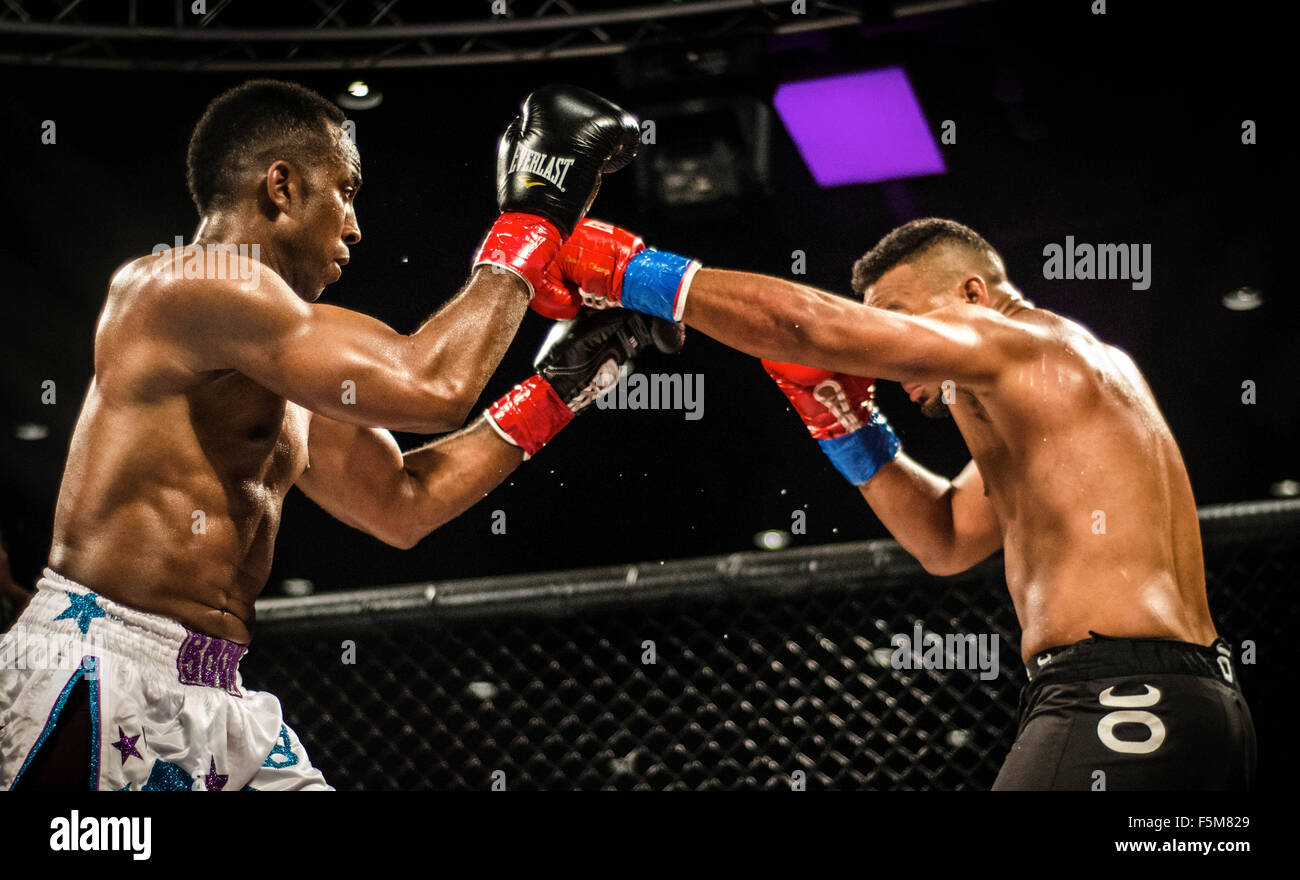 Boxer blocca un jab Foto Stock