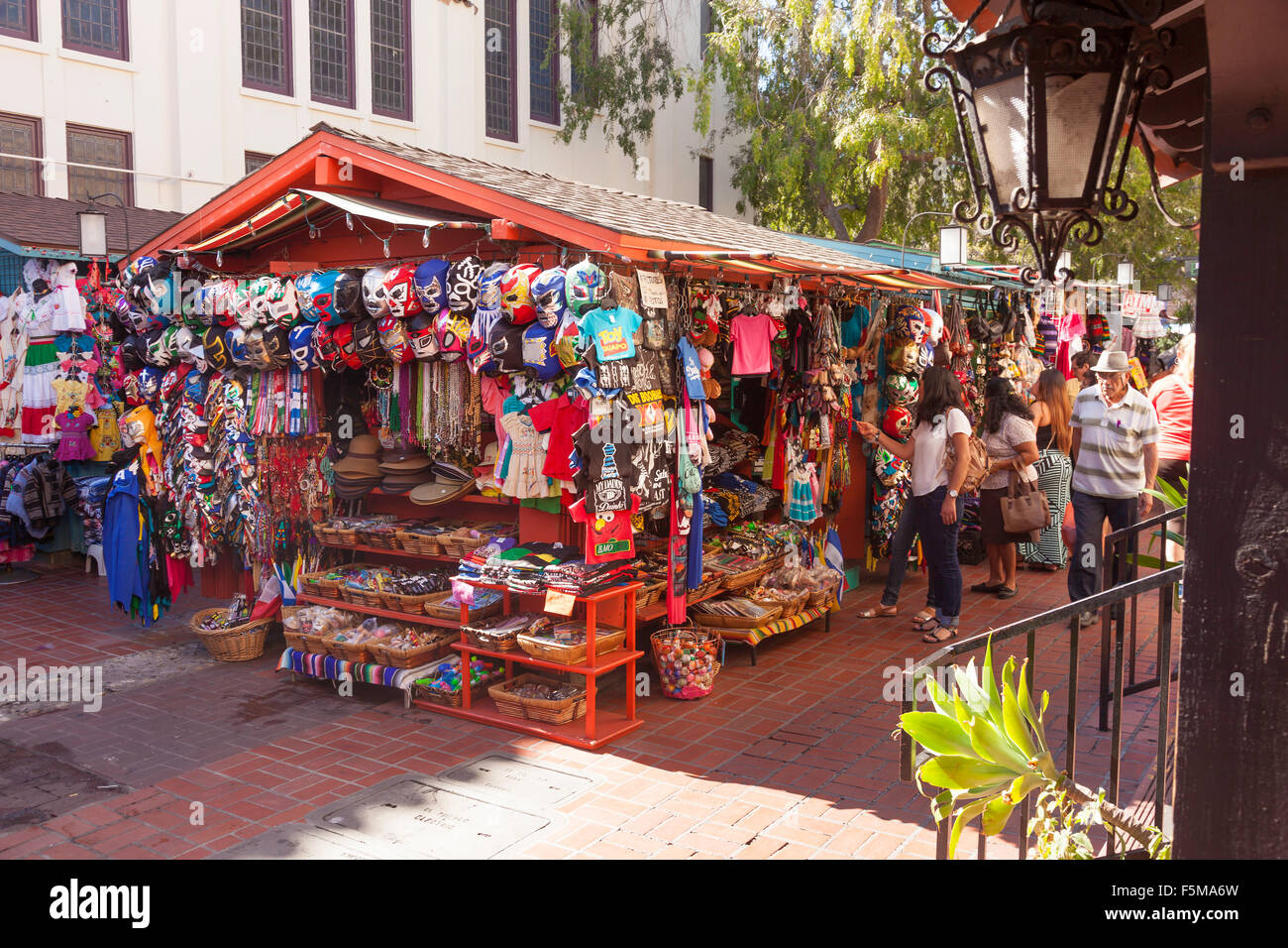 Calle Olvera sulla Olvera Street El Puebloe de Los Angeles, messicano Mercato delle pulci a Los Angeles, California, Stati Uniti d'America Foto Stock
