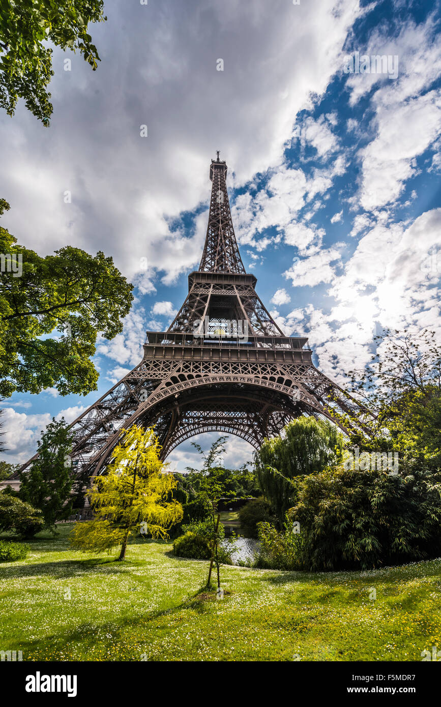 Torre Eiffel, Tour Eiffel e dagli Champs de Mars, Parigi, Ile-de-France, Francia Foto Stock