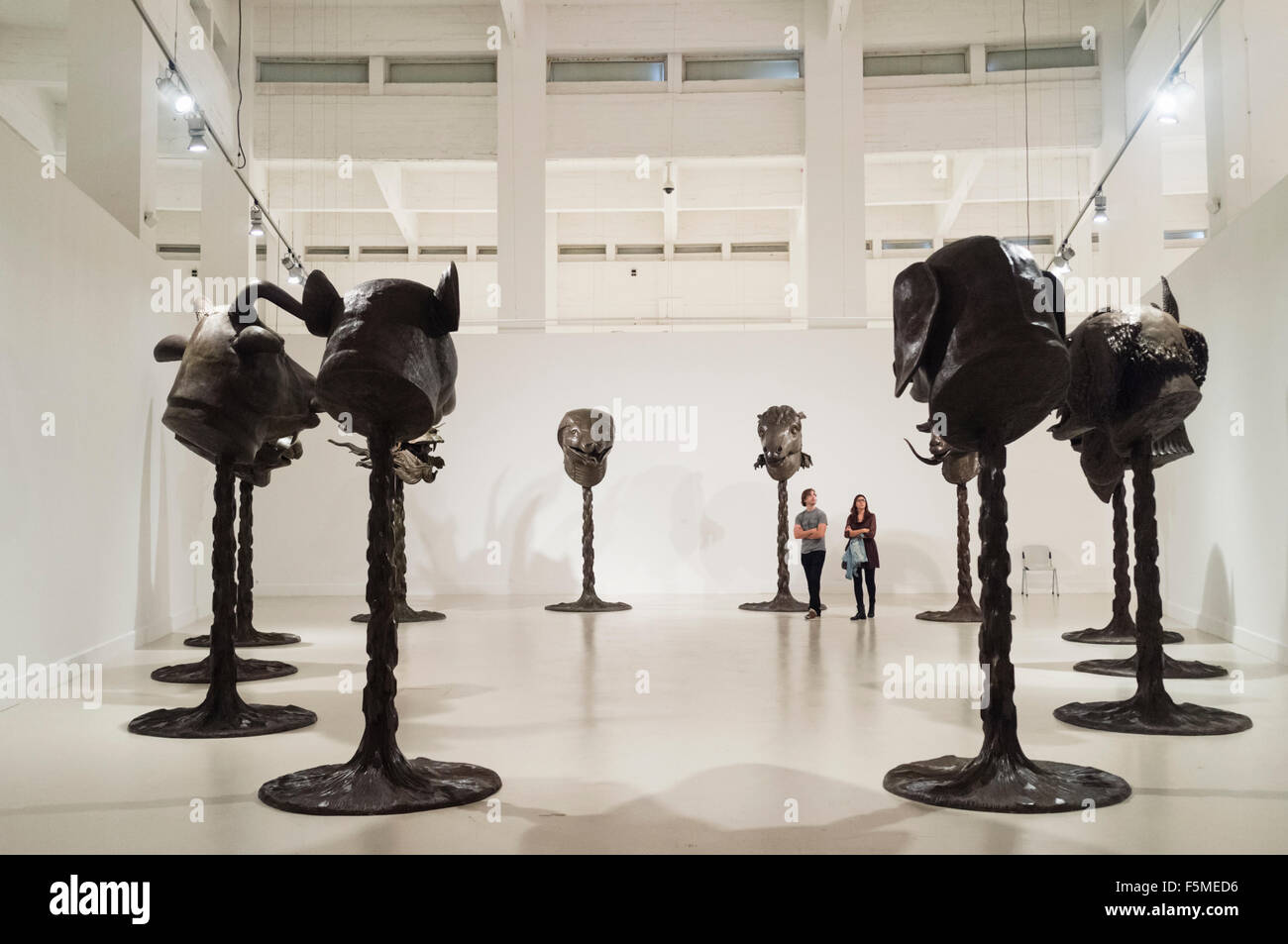 Cerchio di animali /Zodiac capi mostra dell artista cinese Ai Weiwei presso il museo CAC in Malaga, Andalusia, Spagna Foto Stock