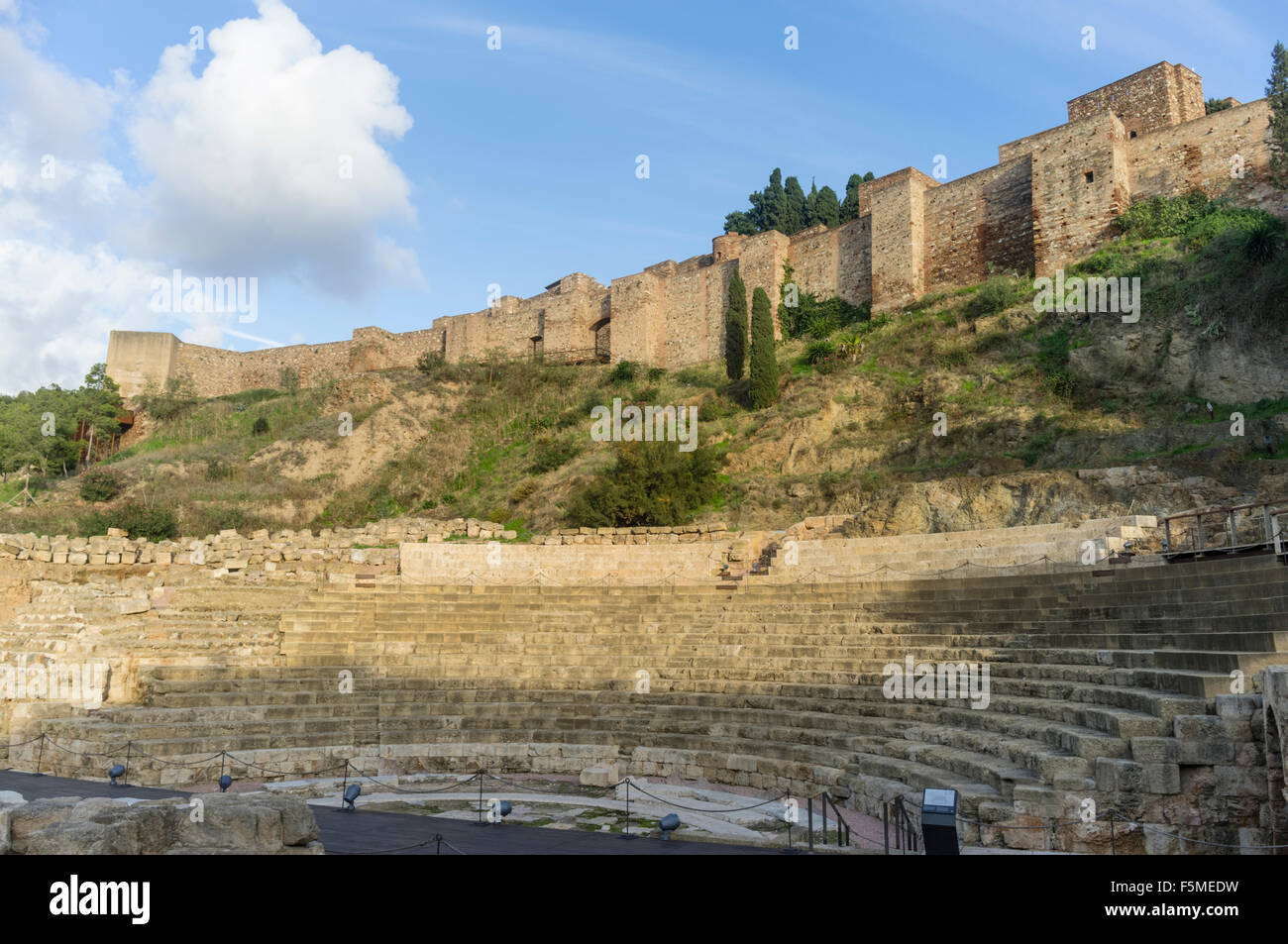 Alcazaba castello moresco e anfiteatro romano. Malaga, Andalusia, Spagna Foto Stock