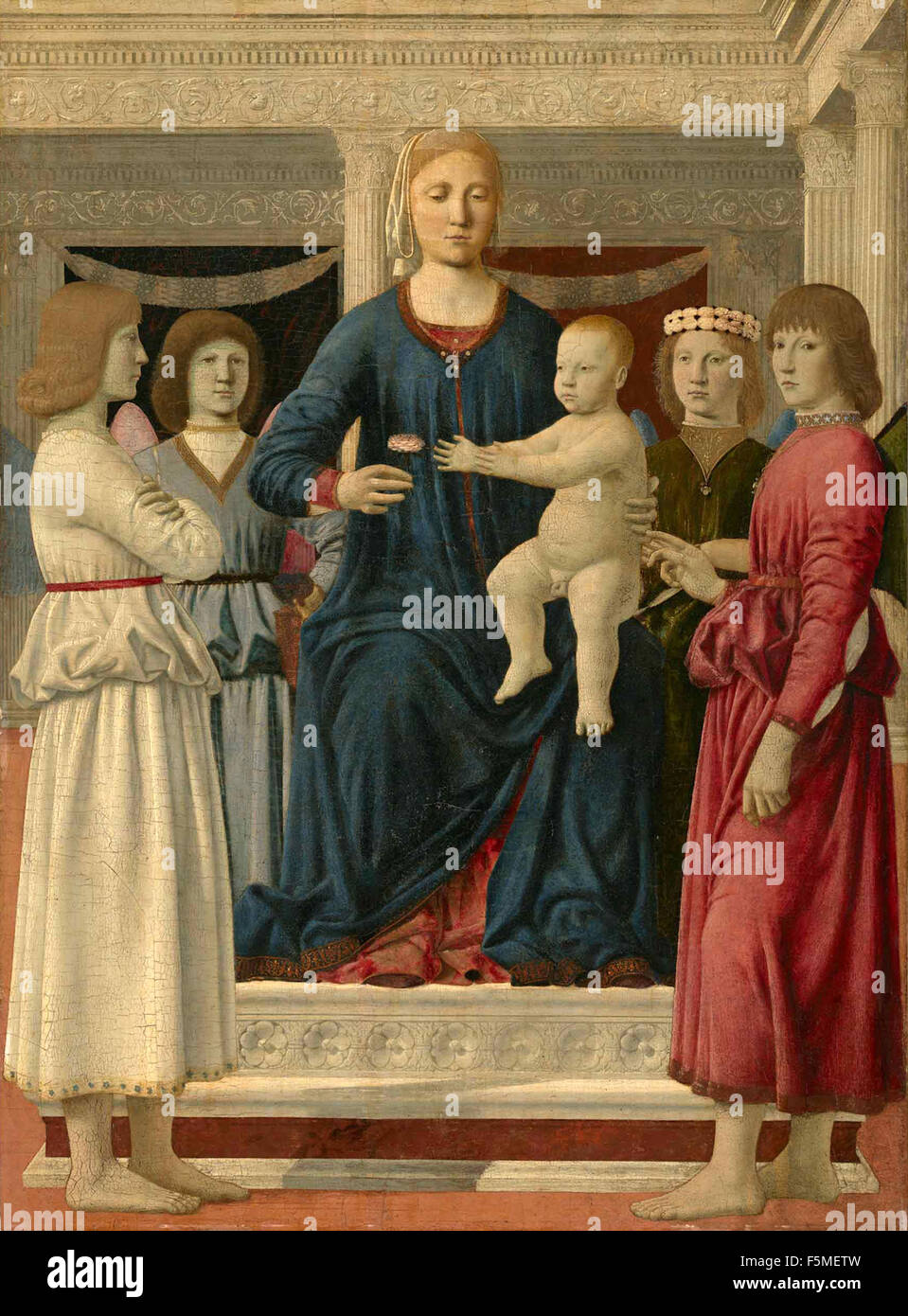 Angeli In Venerazione Della Madonna La vergine e il bambino con quattro angeli immagini e fotografie stock