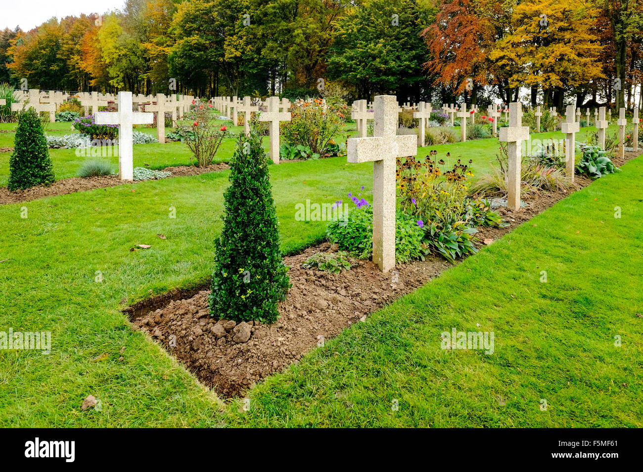 Parte del Cimitero Francese a Thiepval Memorial in Piccardia, Francia. Pesanti combattimenti ha avuto luogo durante il mese di luglio 1916. Foto Stock