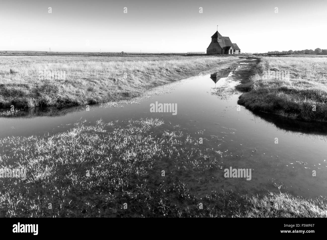 St Thomas à Becket chiesa in Fairfield sta da solo in un campo del Romney Marsh nel Kent Foto Stock