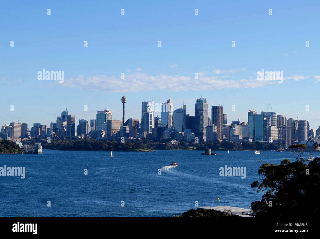 Vista di Sydney, Australia, CBD skyline da lo Zoo di Taronga. Foto Stock