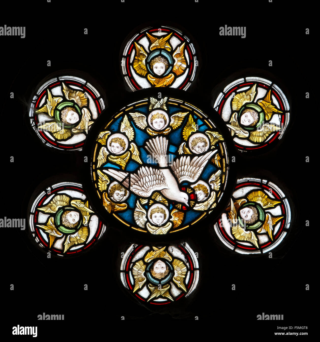 Il vetro macchiato in la chiesa di San Giorgio, Newbold Pacey, Warwickshire, Regno Unito Foto Stock