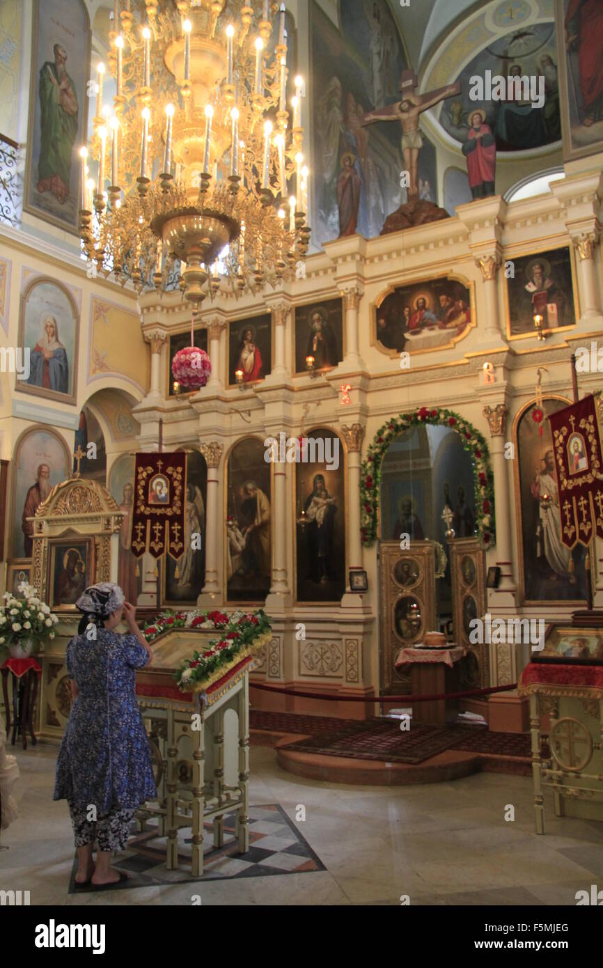 Israele, Tel Aviv-Yafo, la Domenica di Pasqua presso la Chiesa Russa Ortodossa di San Pietro e San Tabitha in Jaffa Foto Stock
