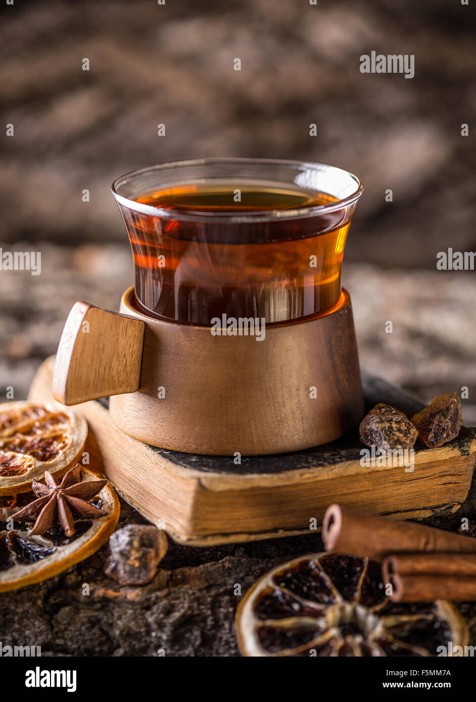 Il tè caldo in un atmosfera di festa Foto Stock