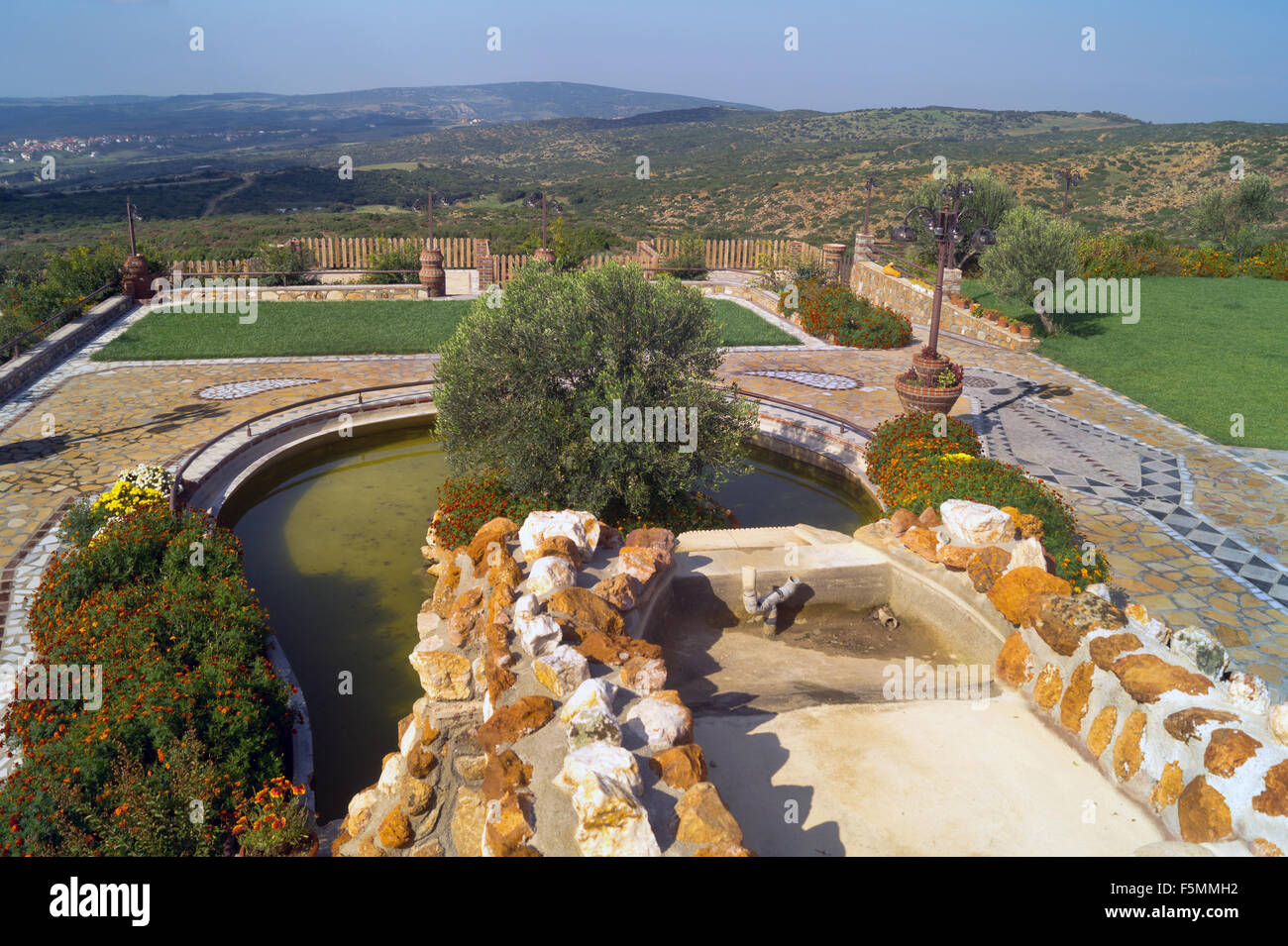 Le aiuole in un tranquillo giardino formale Foto Stock