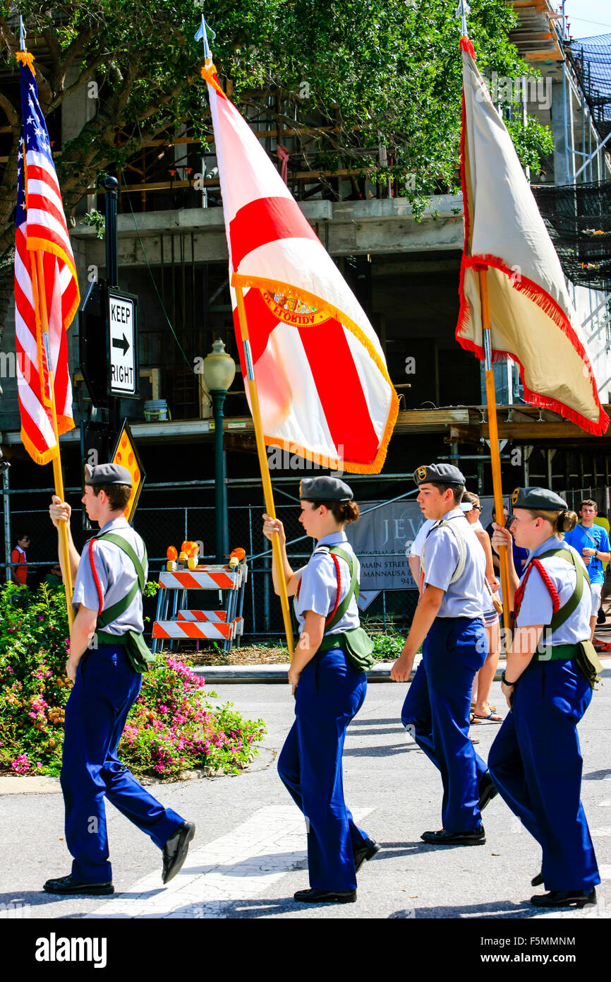 Sarasota High School ROTC cadetti prendere parte a Sarasota FL Memorial Day parade Foto Stock