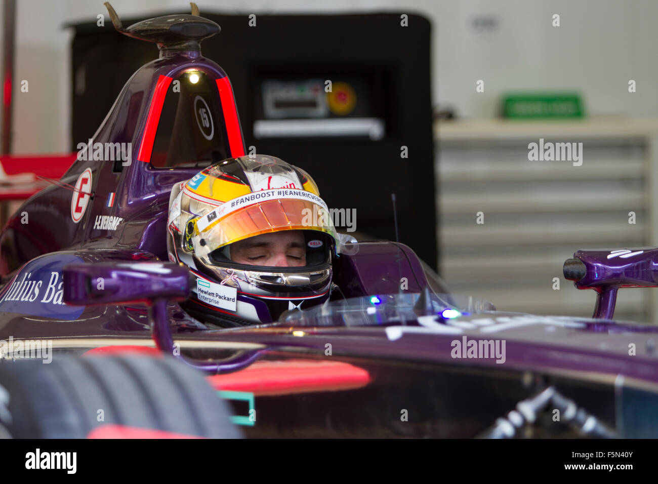 Putrajaya, Malesia - 7 Novembre 2015 : Jean Eric Vergne del team Virgin Racing in profonda concentrazione alla FIA di Formula-e campionato ePrix Putrajaya, Malaysia Credit: Chung Jin Mac/Alamy Live News Foto Stock