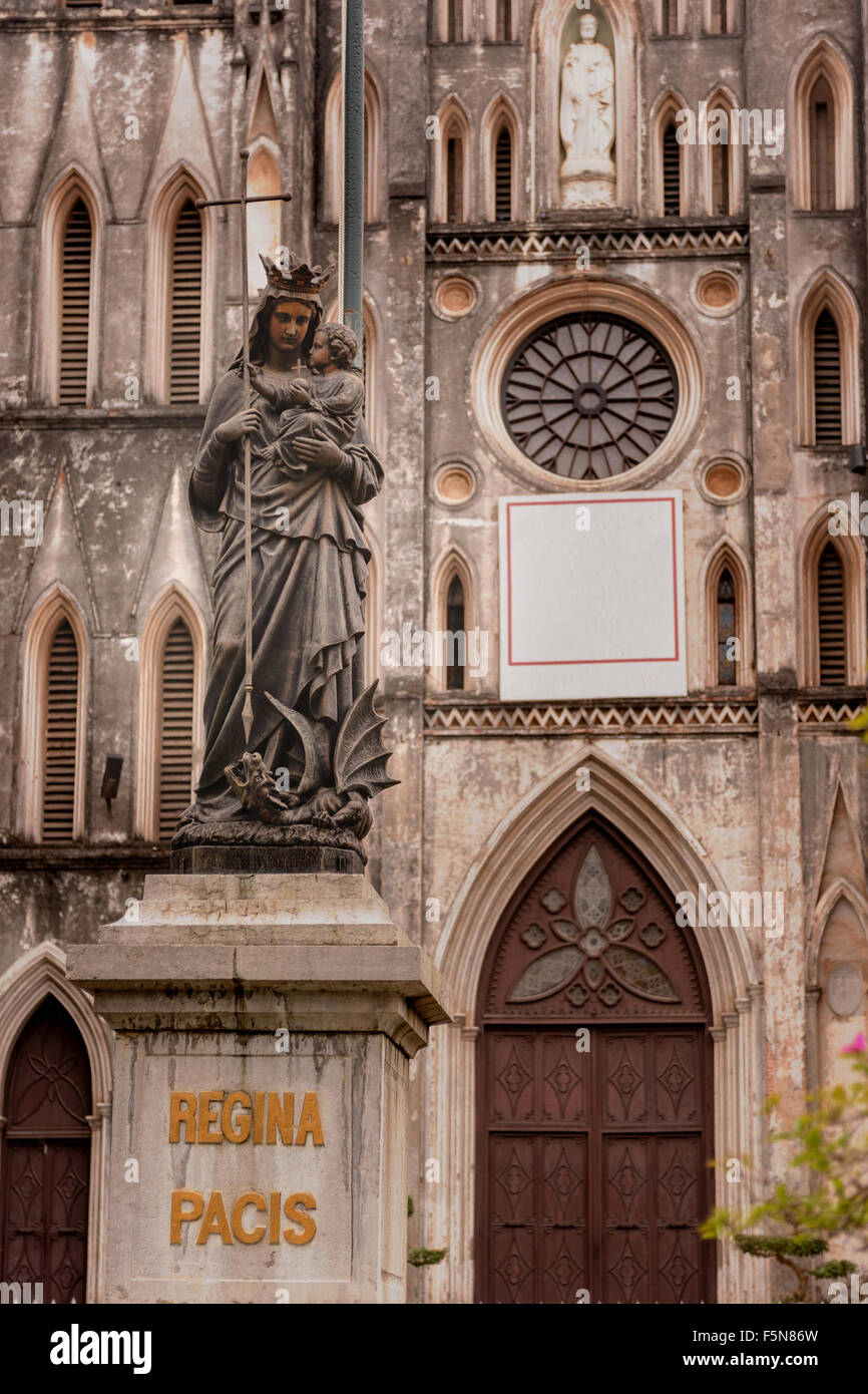 Statue della chiesa di San Giuseppe nella cattedrale di Hoan Kiem Hanoi, Vietnam. Foto Stock