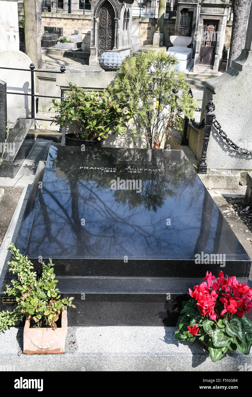 Tomba di Francois Truffaut, regista cinematografica, nel cimitero di