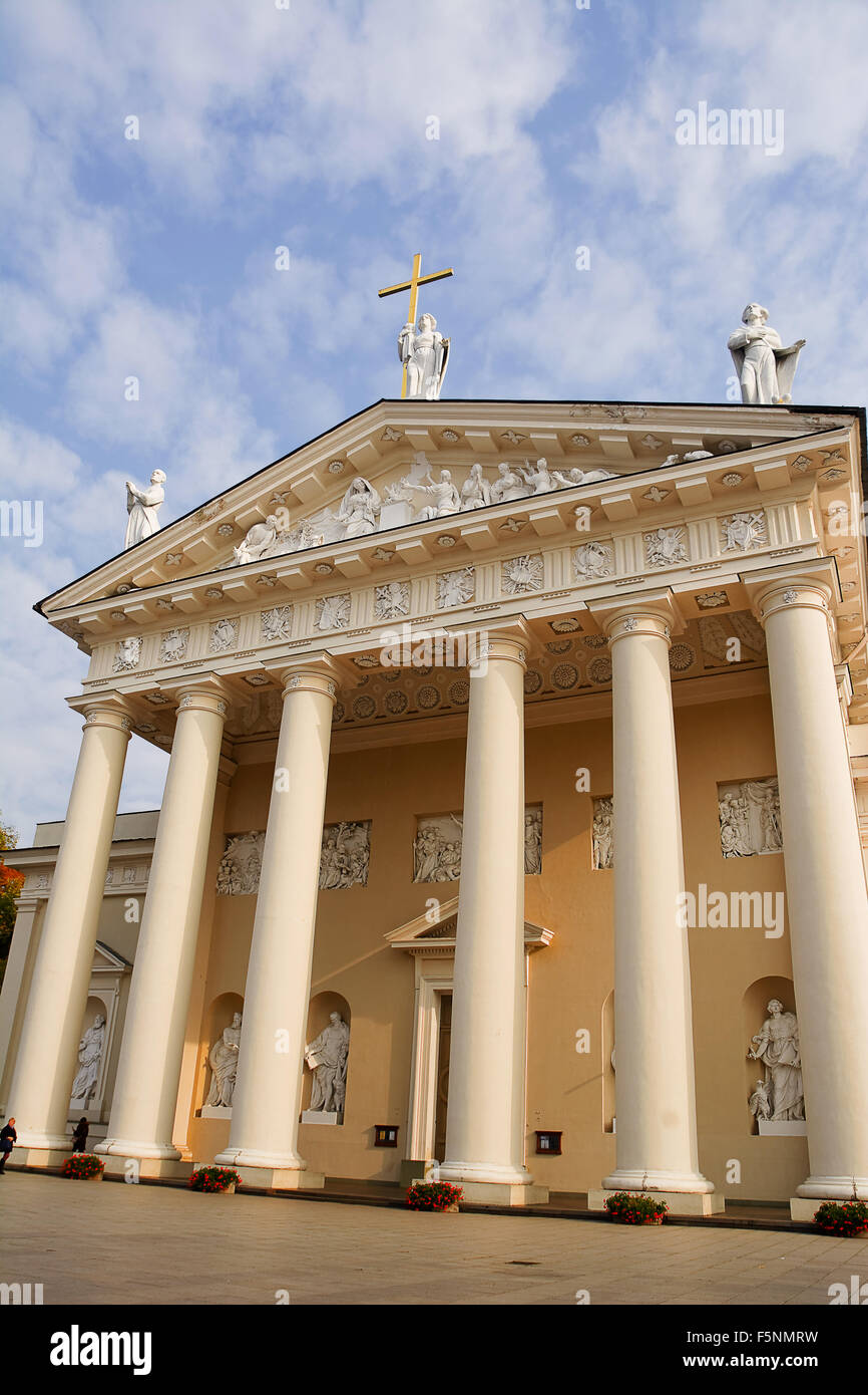 Cattedrale di Vilnius in una giornata di sole in autunno Foto Stock