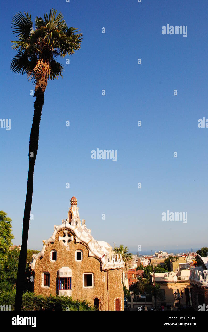 Edificio all'ingresso del Parco Guell, Barcellona, Spagna Foto Stock