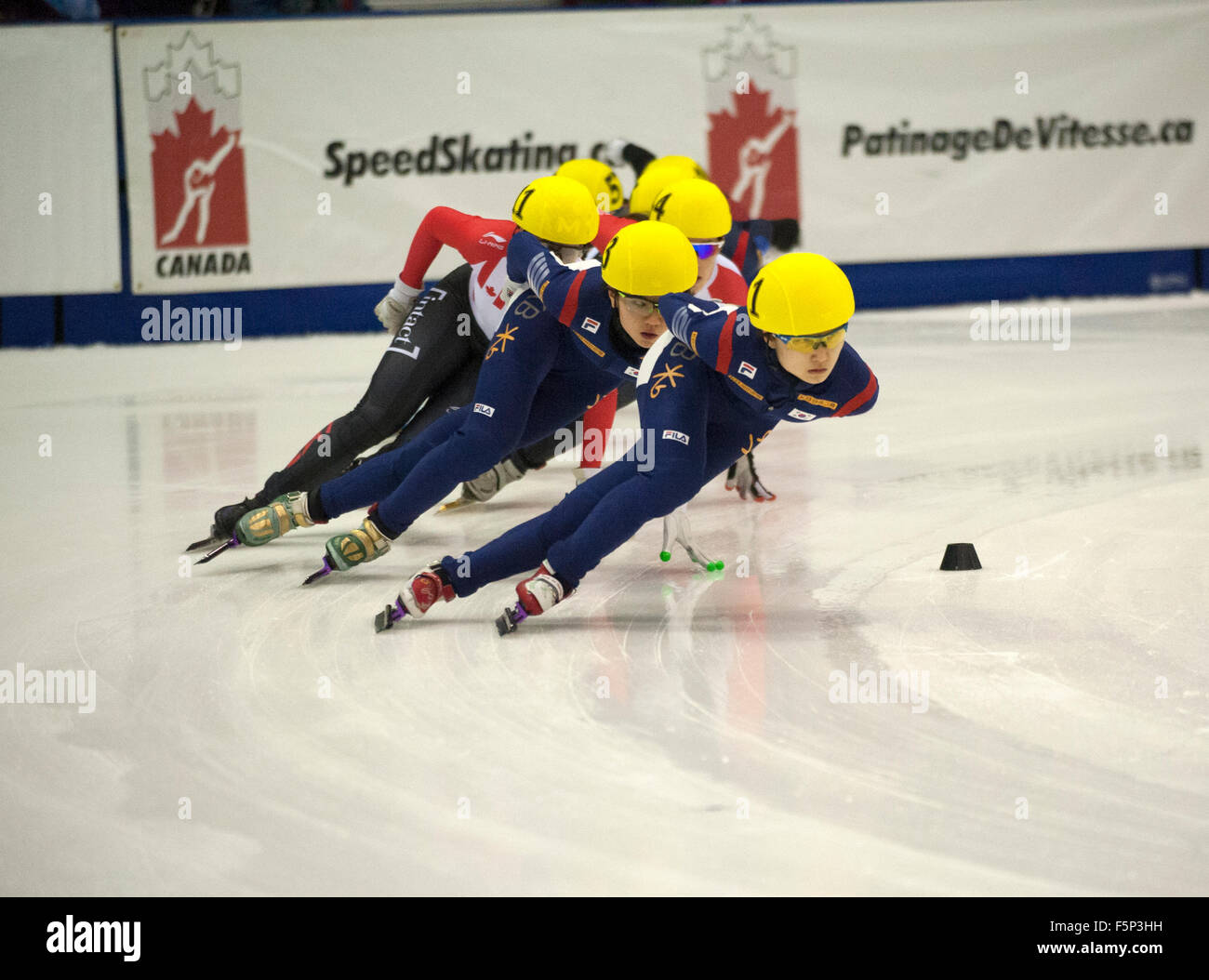 Toronto, Canada. 7 Novembre 2015: ISU WORLD CUP Short Track, Toronto - Minjeongx Choi (1) (KOR) sulla sua strada per la vittoria in campo femminile 1500m finale. Foto: Peter Llewellyn/Alamy Live News Foto Stock