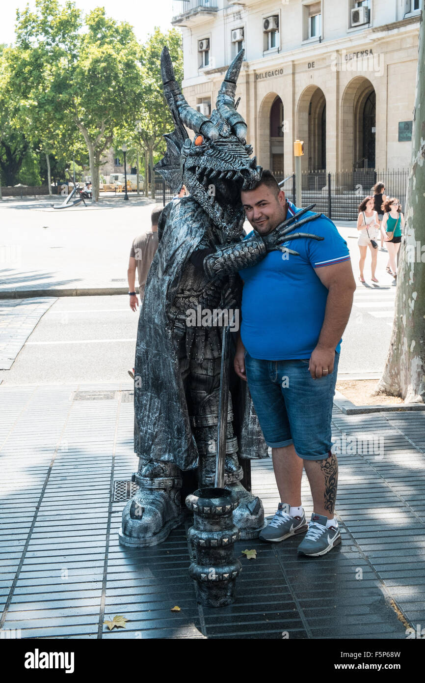 Statua umana gli artisti di strada lungo La Rambla, La Rambla, street, Barcellona,Catalano, Catalonia,Spagna Foto Stock