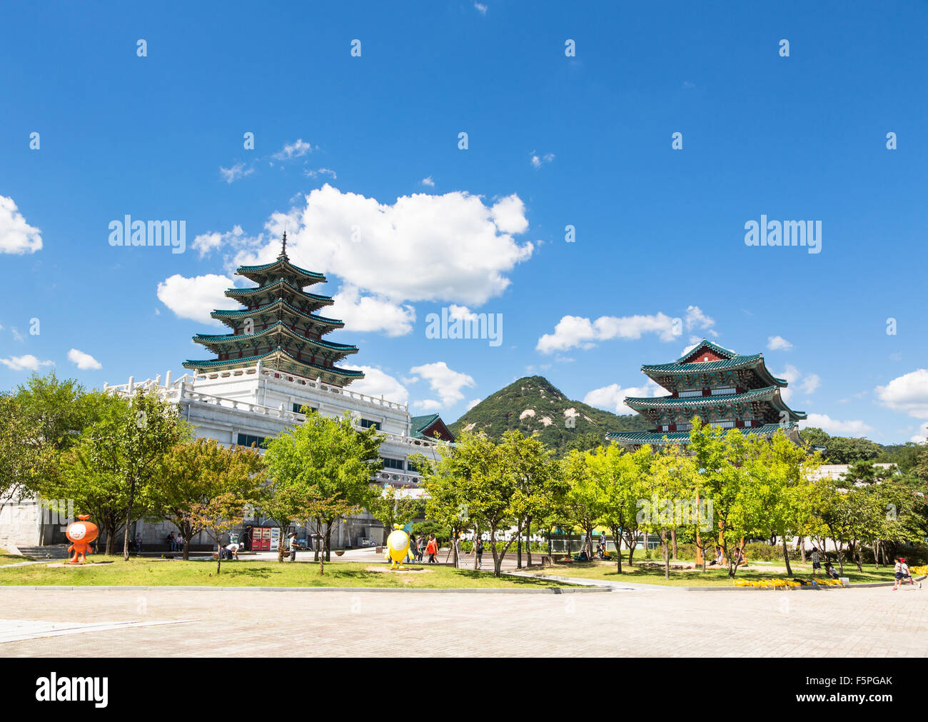 Una pagoda in palazzo Gyeongbokgung, principali di Seoul royal palace in Corea del Sud la città capitale Foto Stock Una pagoda in palazzo Gyeongbokgung, principali di Seoul royal palace in Corea del Sud la città capitale Foto Stock