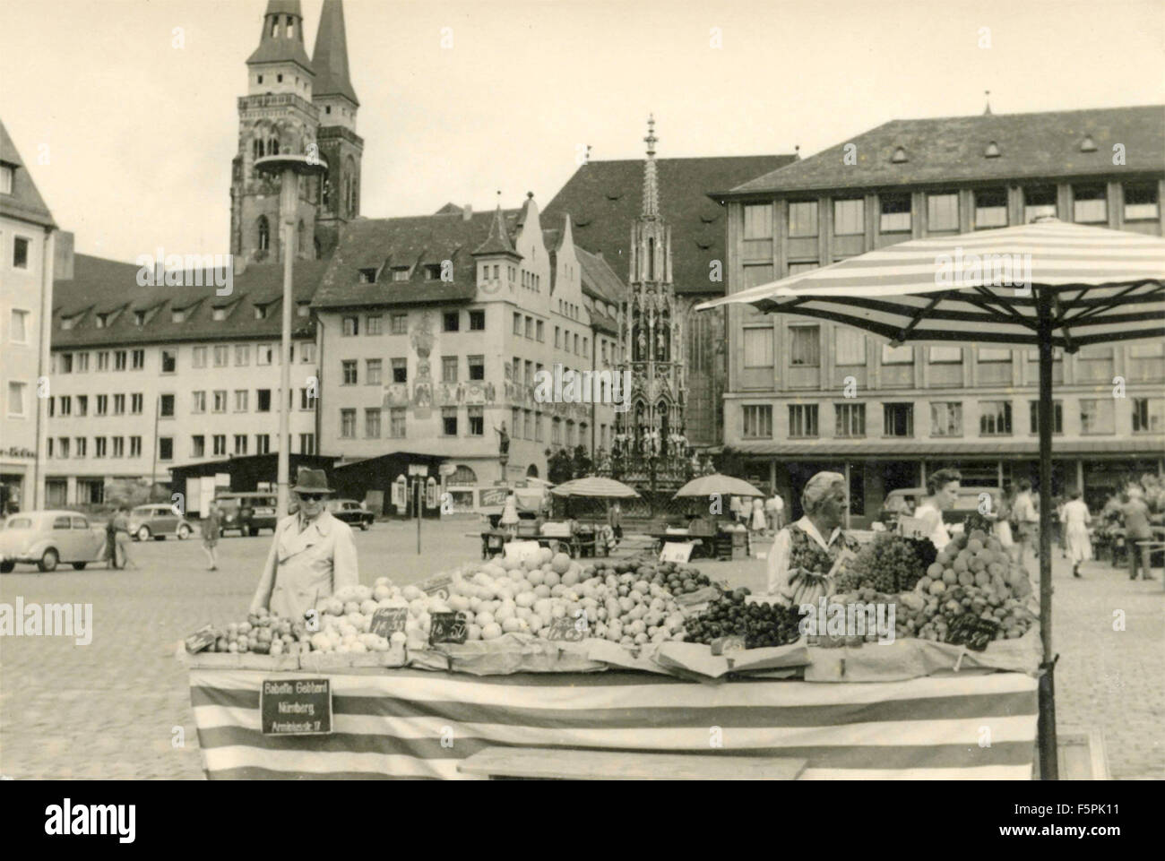 La piazza Hauptmarkt a Norimberga, Germania Foto Stock