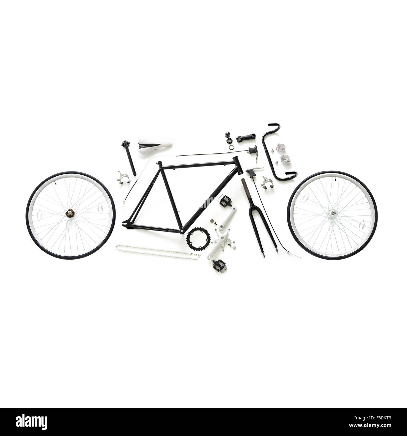 Componenti di un fixed-gear road bike contro uno sfondo bianco. Foto Stock