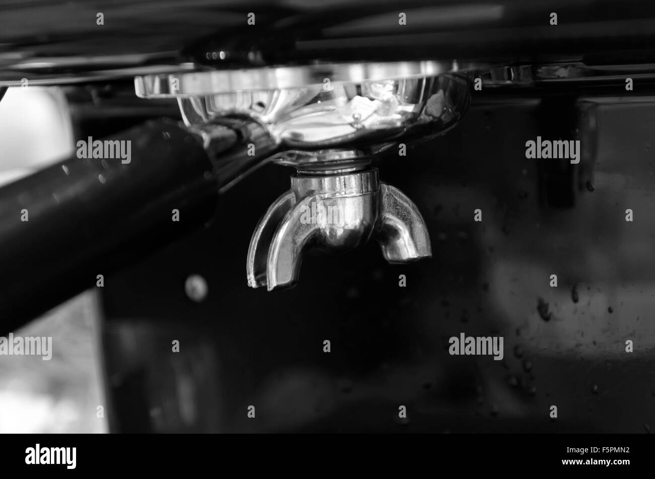 Processo di preparazione del caffè, un primo piano. Foto Stock