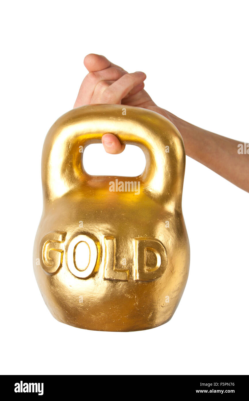 Una mano che regge il peso pesante di oro. Isolato su bianco Foto Stock