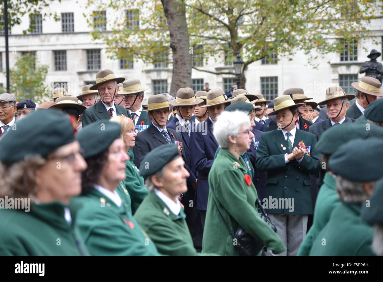 Il cenotafio, Whitehall veterani di guerra e i membri delle forze armate di prendere parte nel ricordo domenica cerimonia Foto Stock