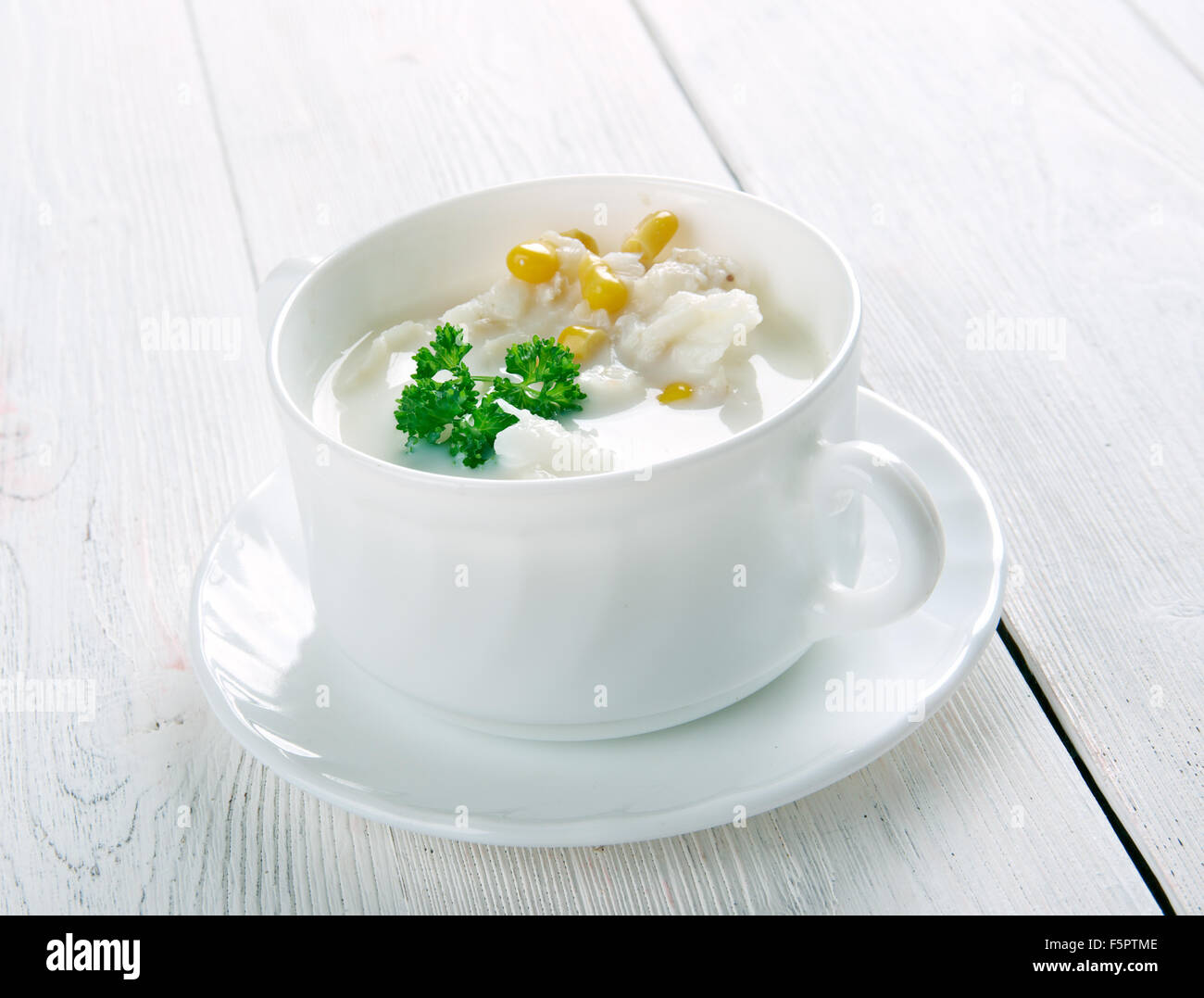 Spessore di affumicato eglefino chowder Foto Stock