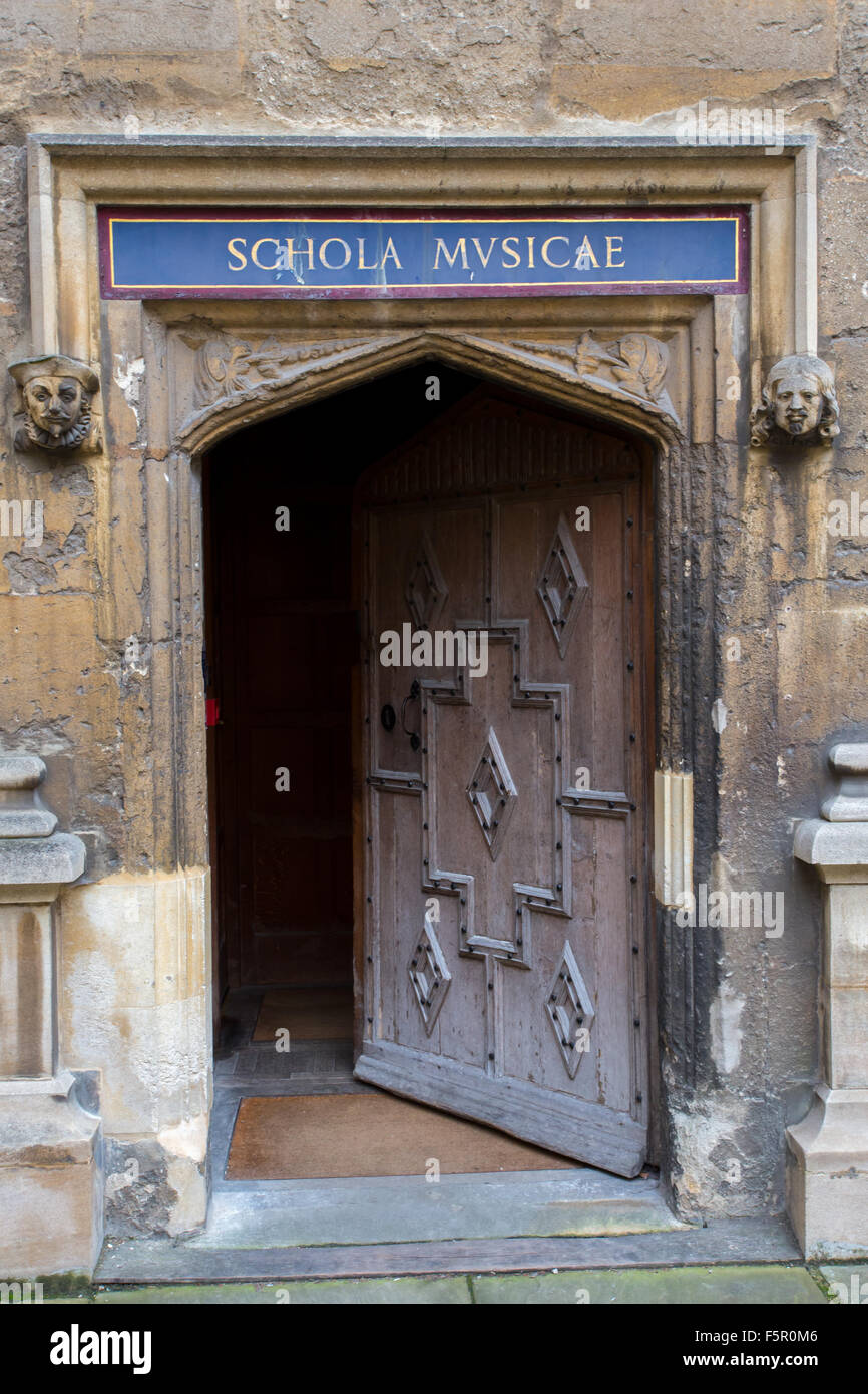 La Libreria di Bodleian architettura gotica porta, Oxford Foto Stock
