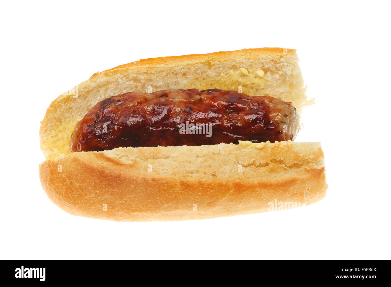 Salsiccia in una baguette isolata contro bianco Foto Stock