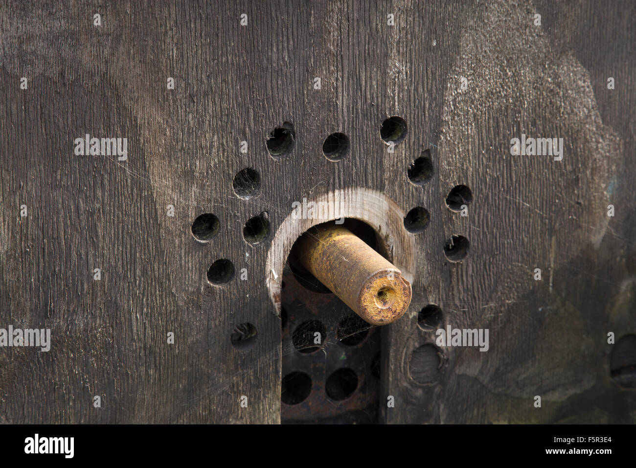 Effettuare il cambio ruota in legno e Axel Foto Stock