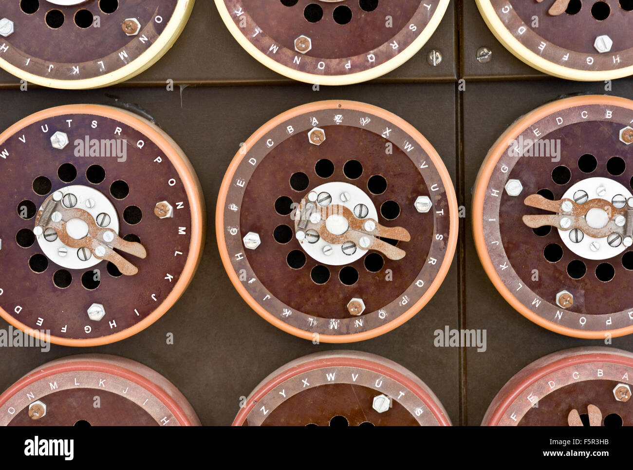 Bletchley Park bombe codice cracking macchina utilizzato per rompere i codici militari tedeschi Enigma nella seconda guerra mondiale - ricreato per un film in quanto non esistono originali. Foto Stock