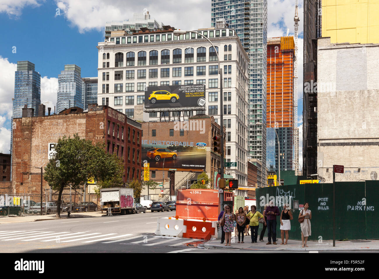 Intersezione di 10th Avenue e West 34th Street, Manhattan, New York City, Stati Uniti d'America Foto Stock