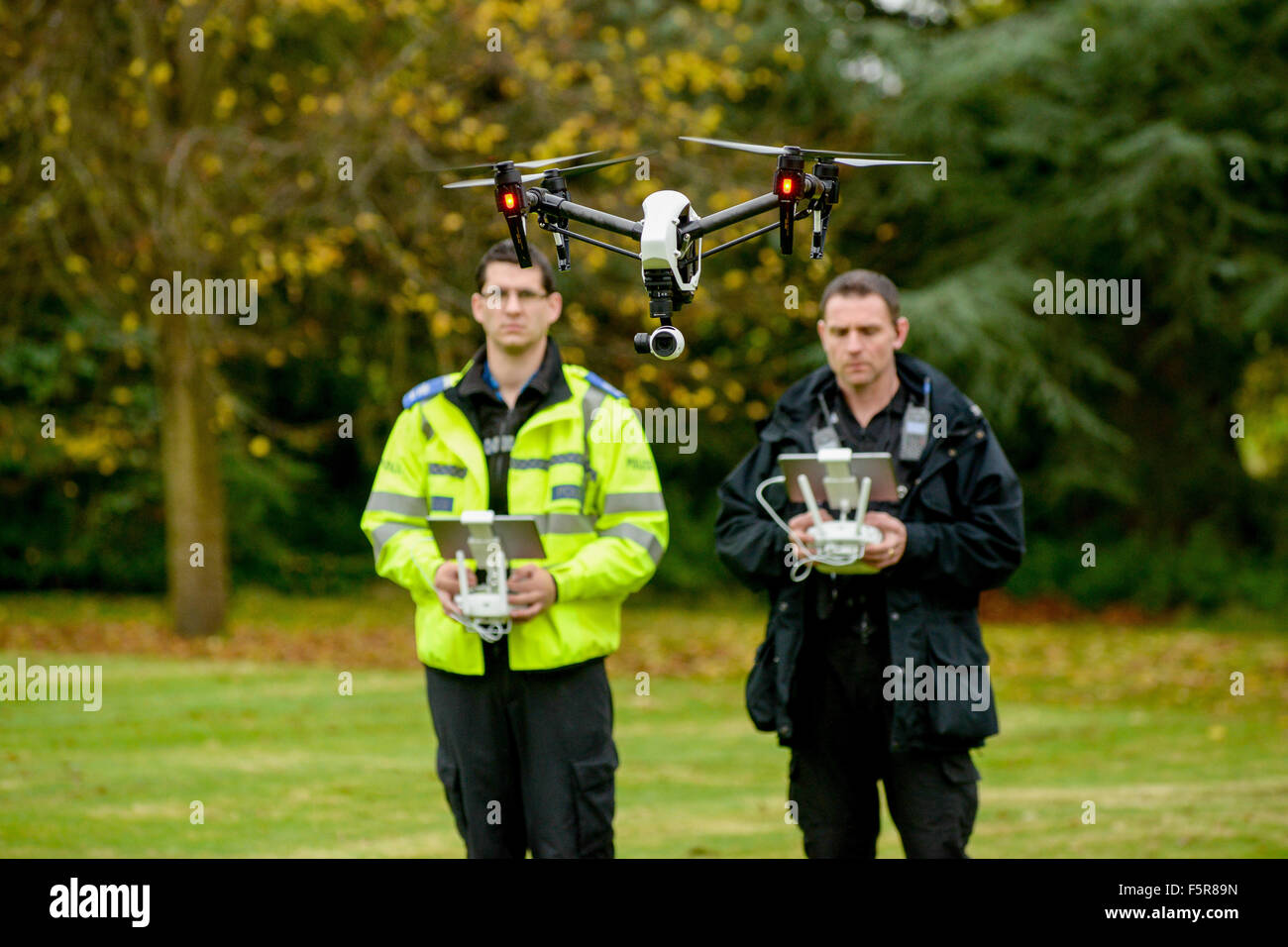 La polizia la dimostrazione dell'uso di 'droni' all'interno della forza di polizia. Warwickshire centrali di polizia, porro Wootton. Foto Stock