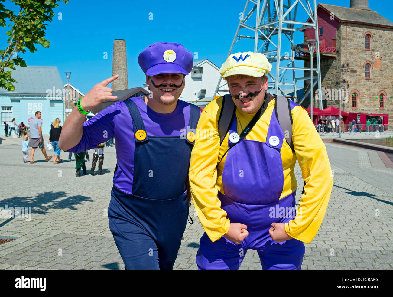 Super Mario e Luigi fratelli di caratteri a Geekfest, Cornwall, Regno Unito Foto Stock