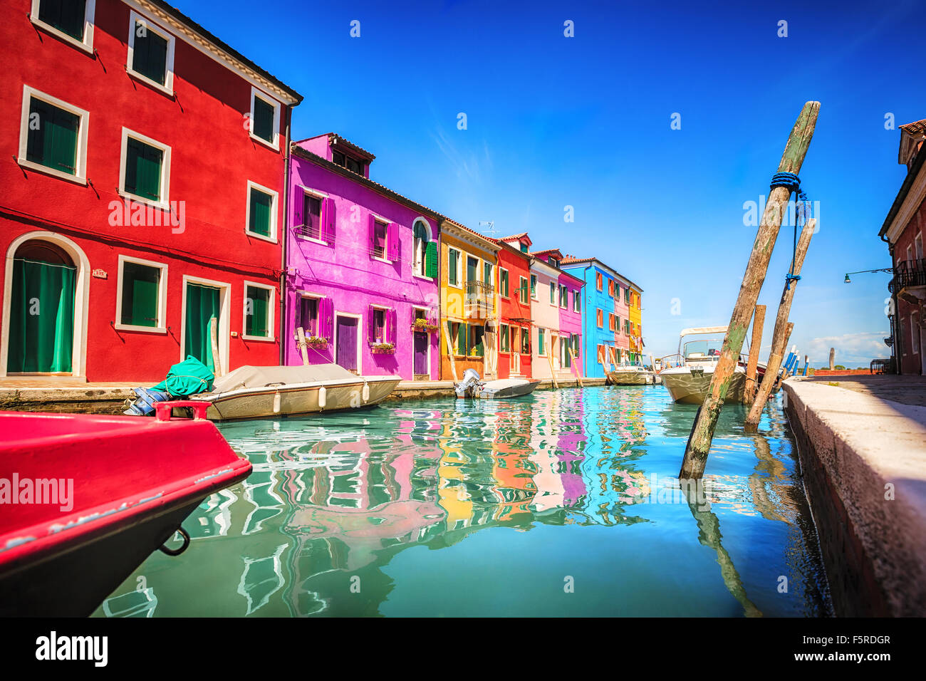 Facciata colorata sul Burano, provincia di Venezia Foto Stock