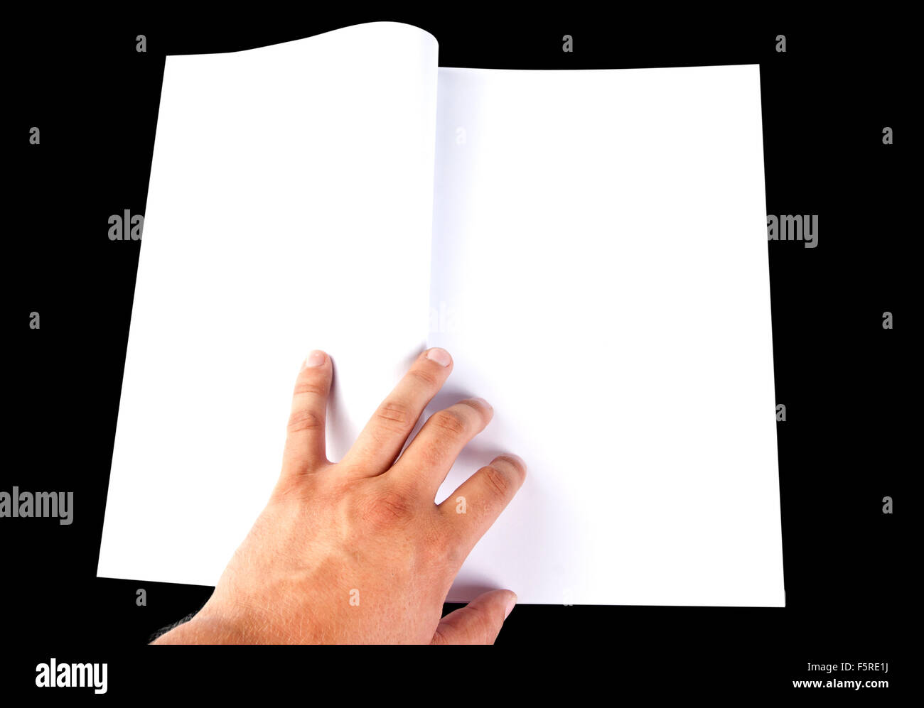 Bianco di lettura aperto libro vuoto. Isolato su nero Foto Stock