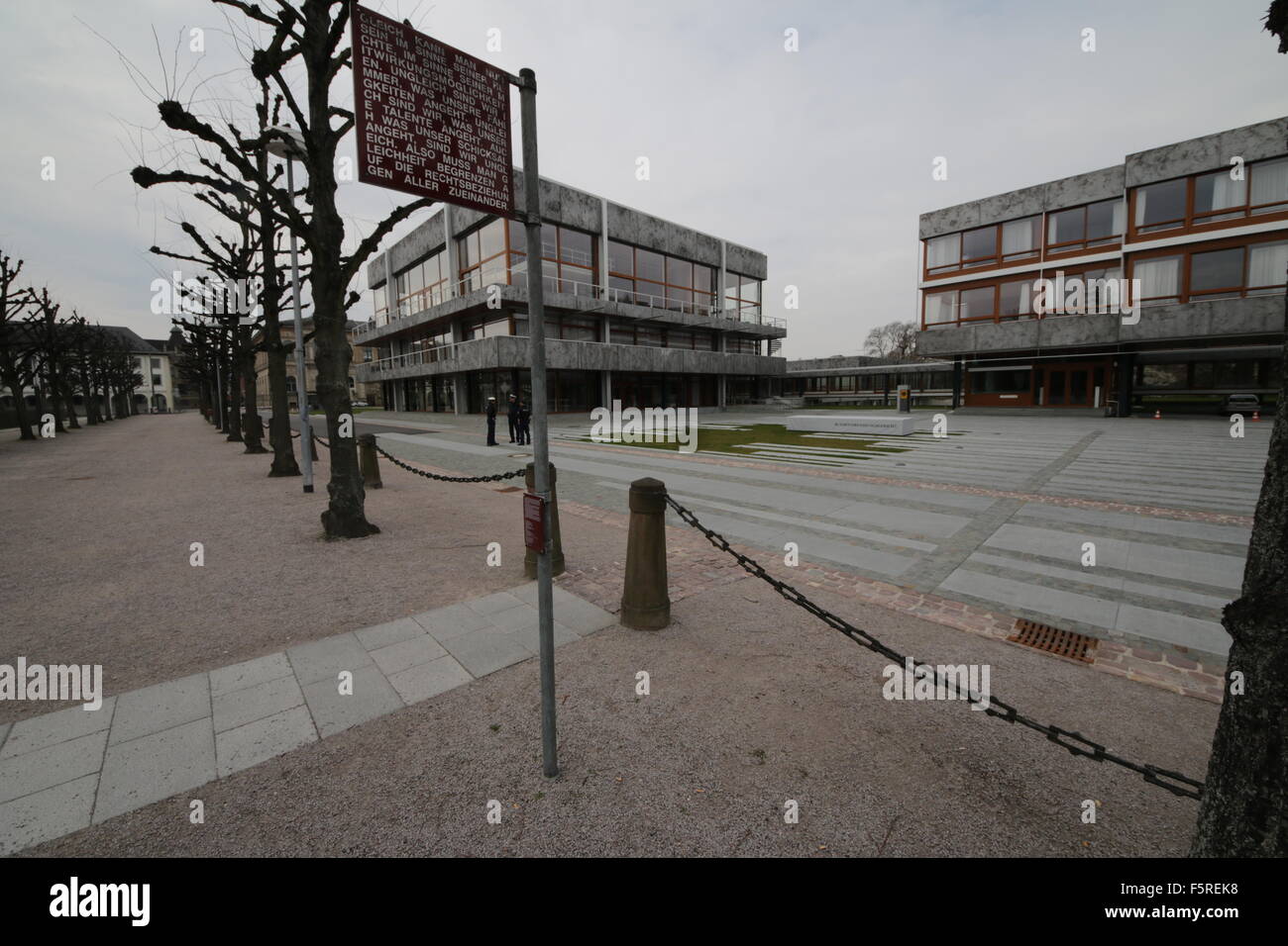 La Corte costituzionale federale della Germania, Karlsruhe. Segno di uguaglianza. Foto Stock