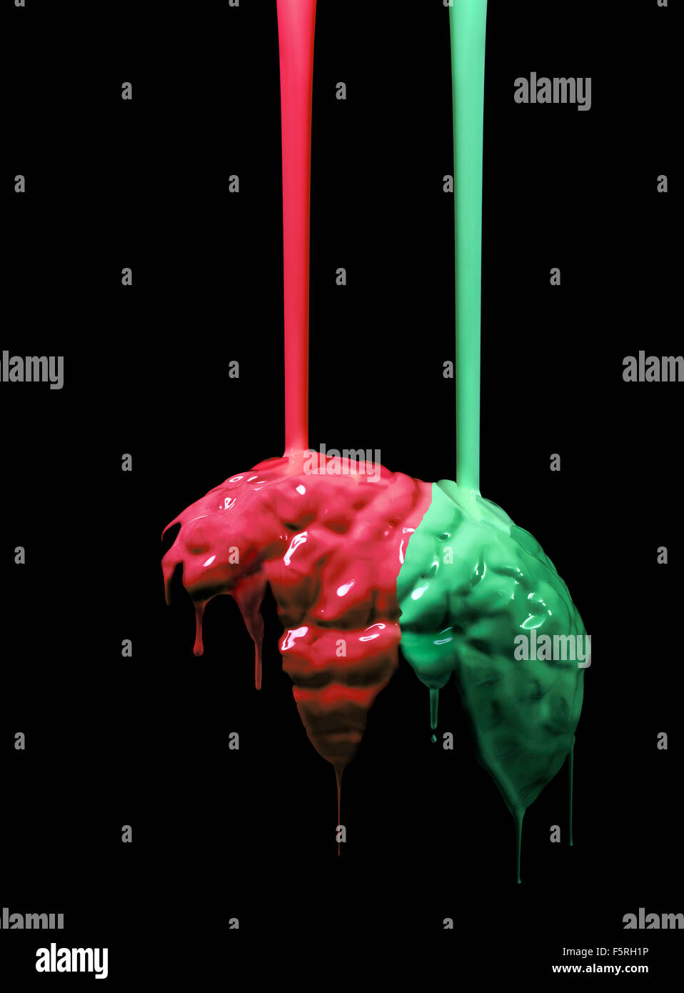 Studio shot di vernice rossa e verde versata su un modello di cervello umano Foto Stock
