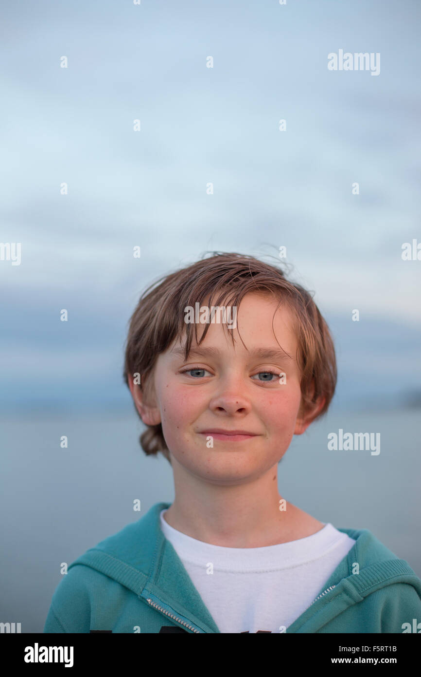 12 year old boy looking camera immagini e fotografie stock ad alta ...