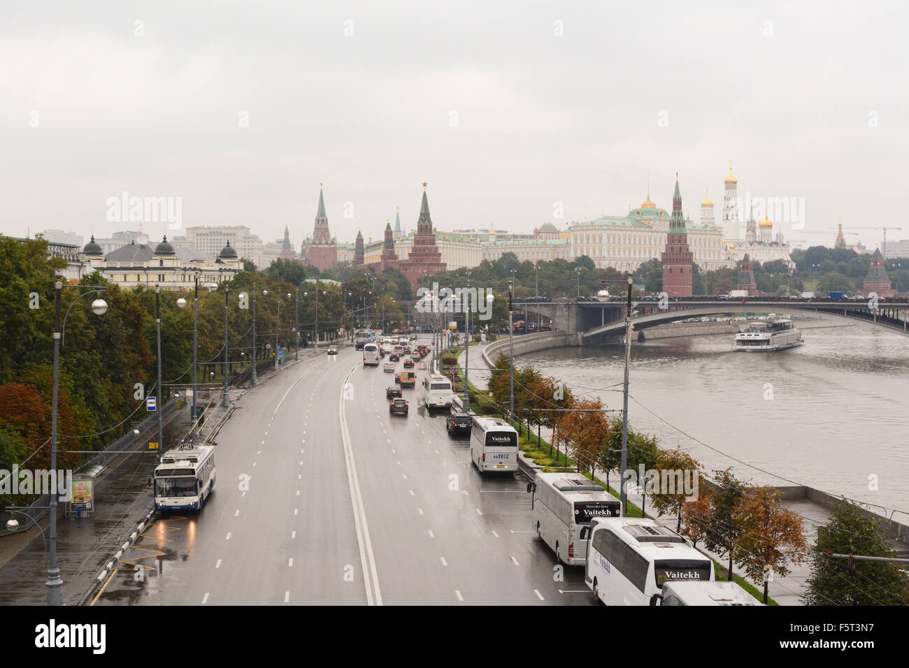 Lo skyline di Mosca cityscape sotto la pioggia Foto Stock