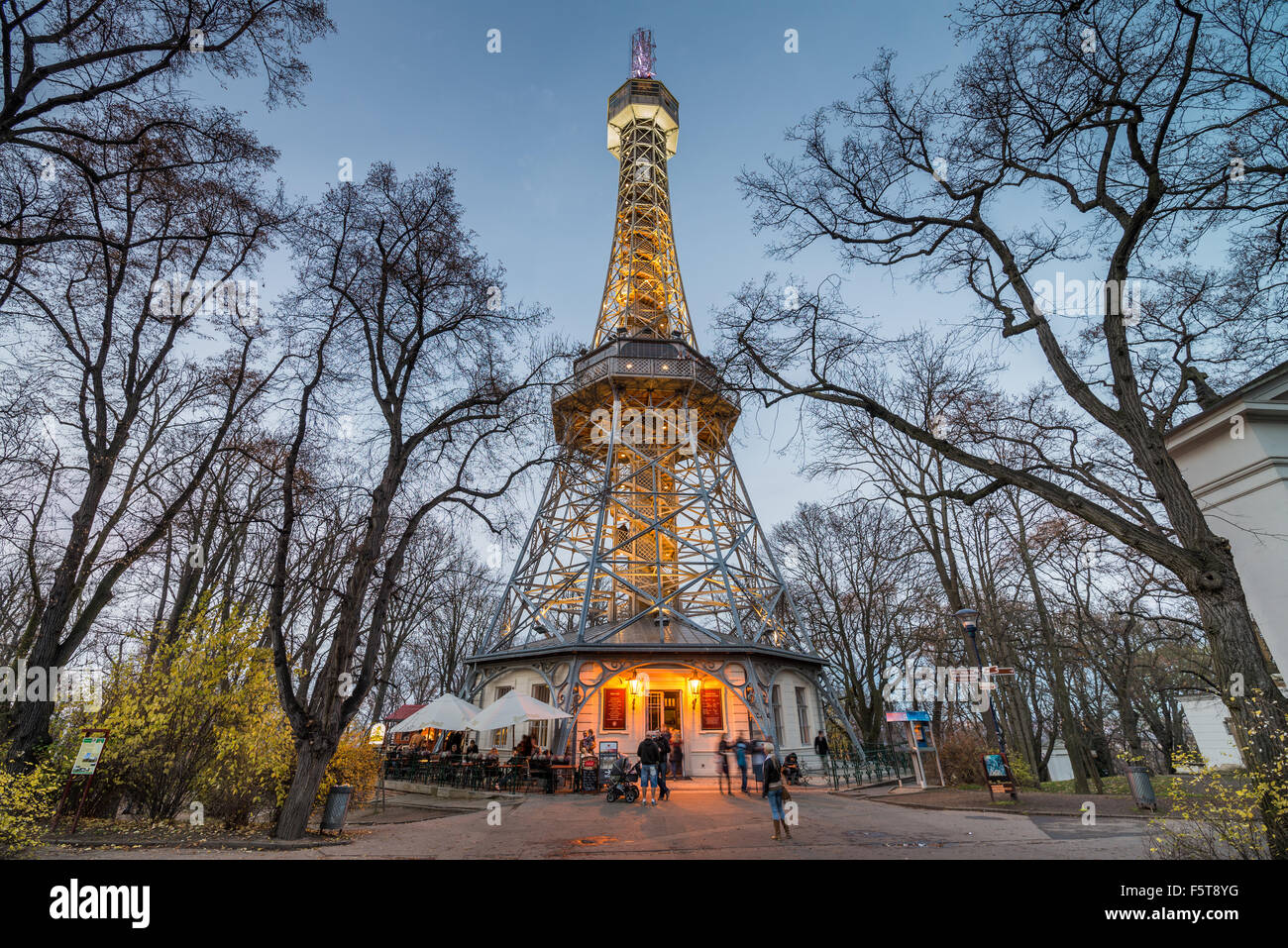 Torre di vedetta sulla collina di Petrin, Praga, Boemia, Repubblica ceca, Unione Europea, Europa Foto Stock
