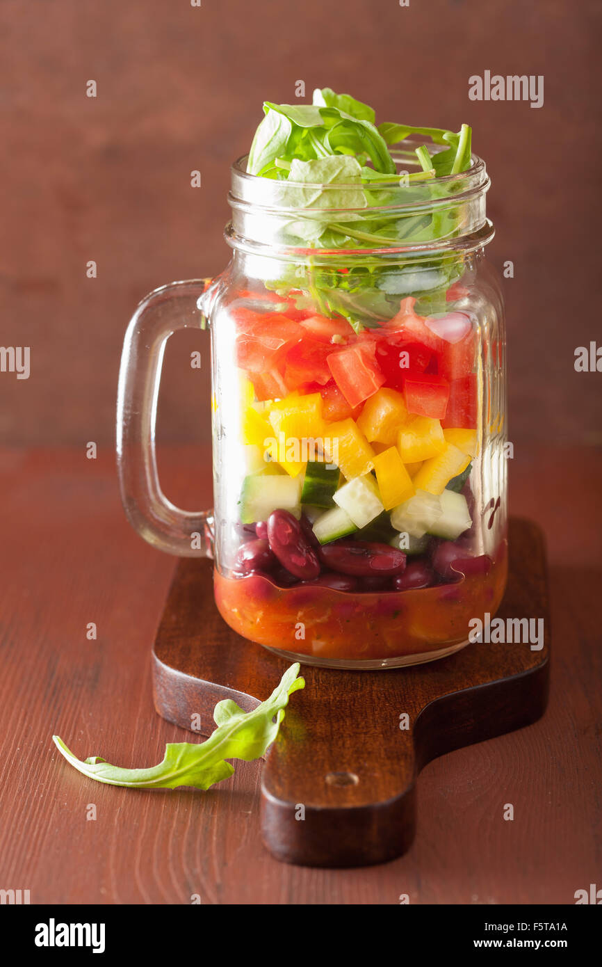 Fagiolo vegano insalata di verdure a mason jar Foto Stock